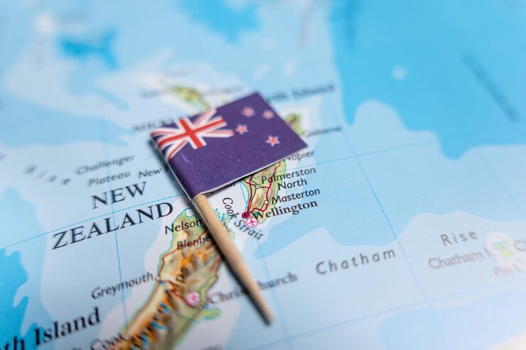 small-flag-new-zealand-marking-location-map-with-islands-country-visible_1281091-1451